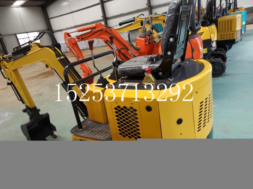 小型履带挖掘机，进口挖掘机