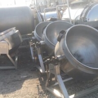 常年收售二手斩拌机滚揉机灌肠机等食品加工设备