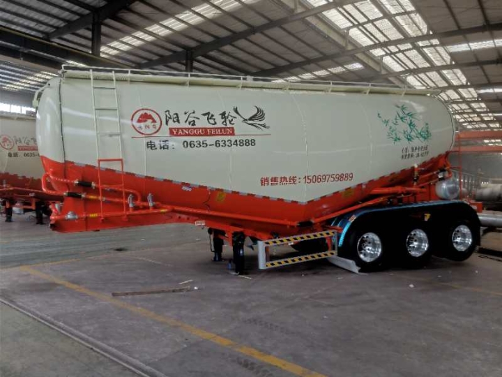 通亚水泥罐车厂家价格