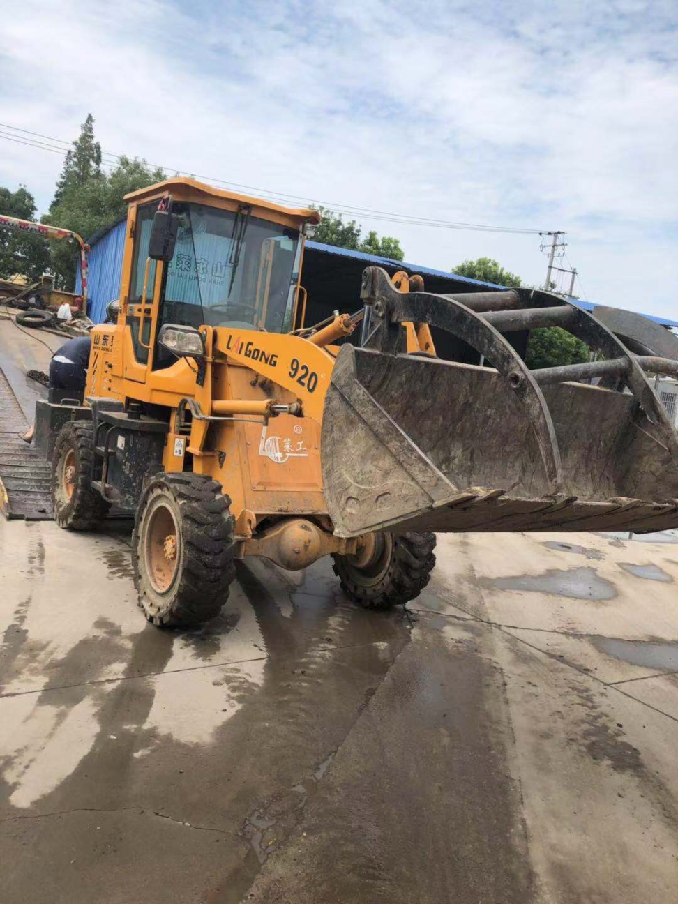 二手莱工20抱夹带铲斗装载机低价转让