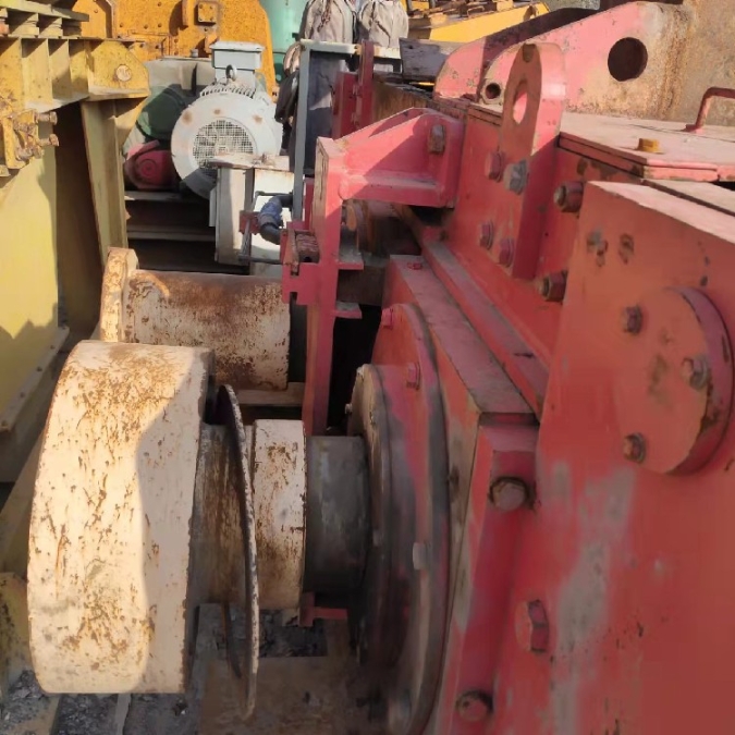 闲置大宏立出售大宏立60x90高压对辊破碎机产量