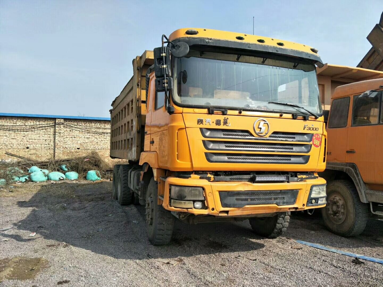 二十六台小桥低配奥龙,金刚后八轮工程车4万左右开走