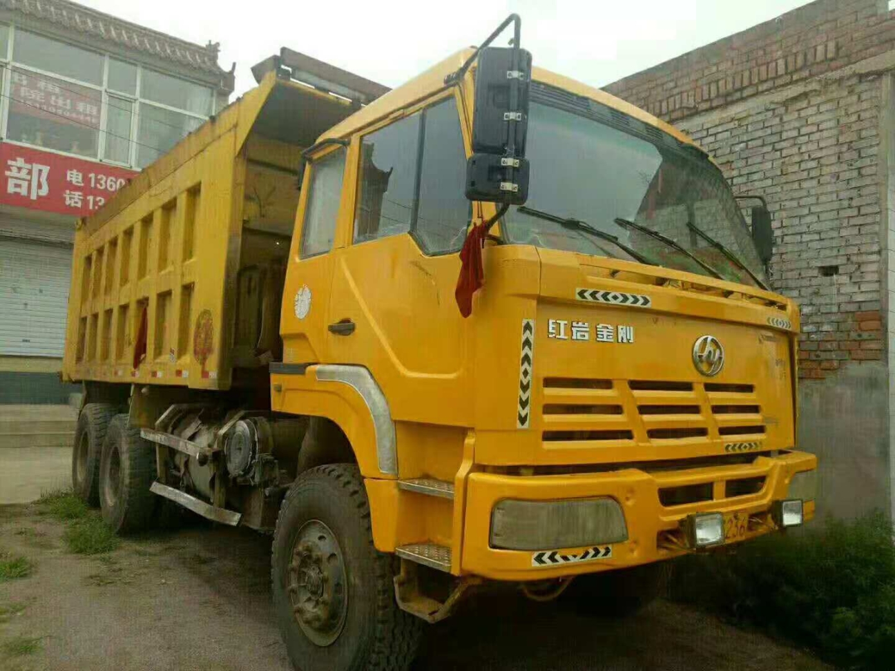 现有大批拉土方后八轮自卸车急售原车原版