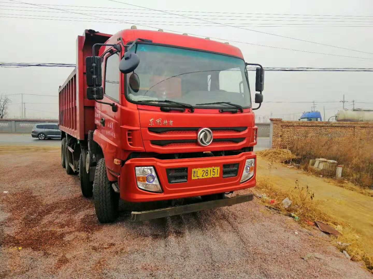 完工，甩卖一批东风本部前四后八自卸车