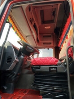 连山壮族瑶族自治出售二手解放J6牵引车国四排放420马力手续