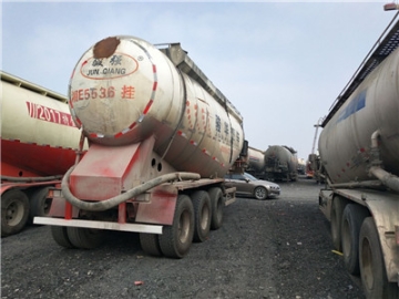 南雄市出售二手德龙牵引车国四排放双驱轻体可分期