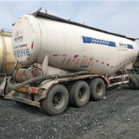 河源和平二手中国重汽豪沃T7双驱牵引车拖挂车定做