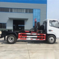 小区勾臂垃圾车美丽