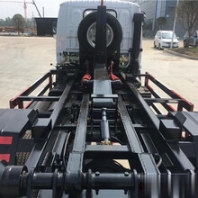 楚胜侧装压缩垃圾车美丽