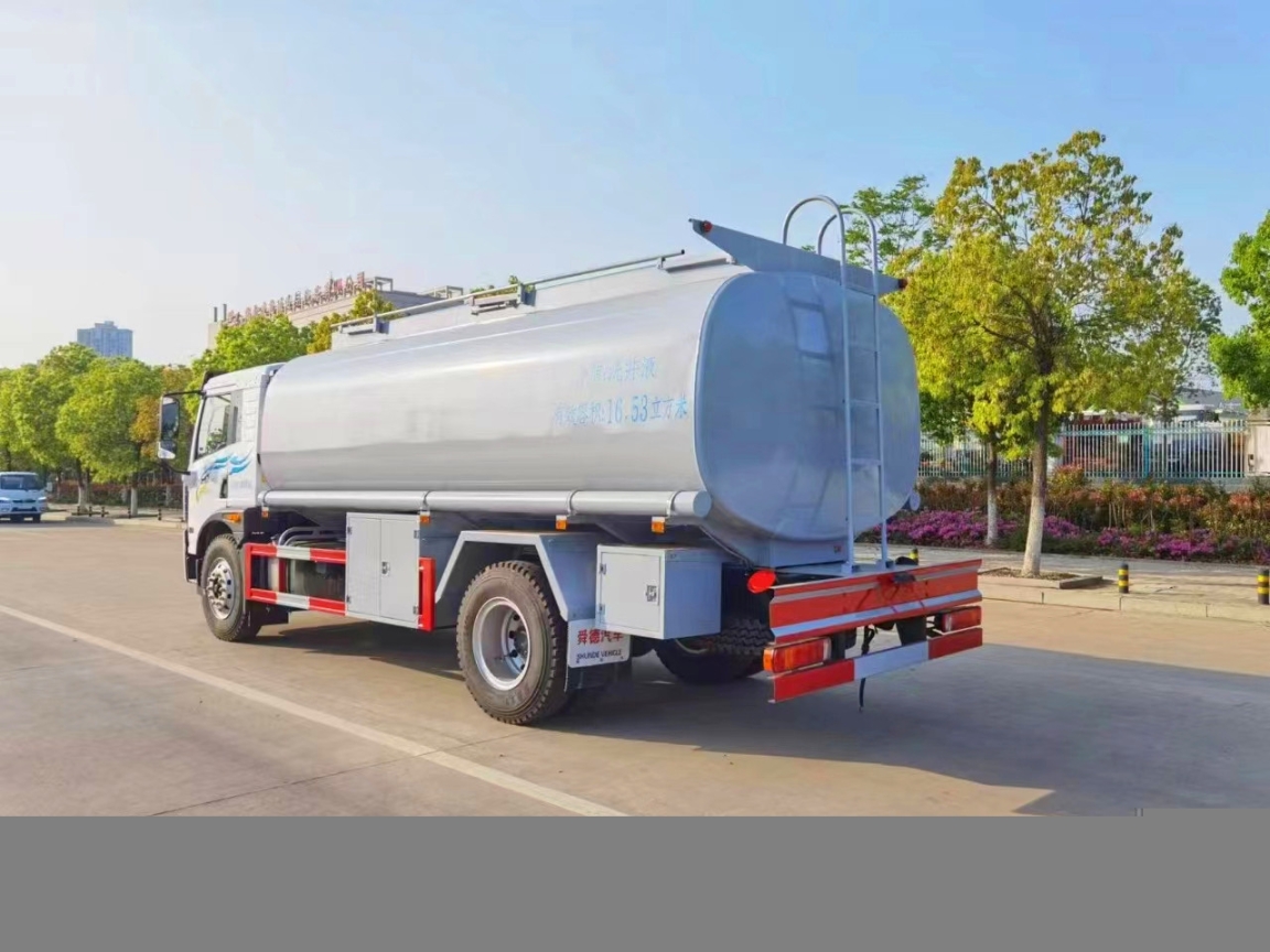 陕汽热水供液车净水剂液体罐式车供水罐式车