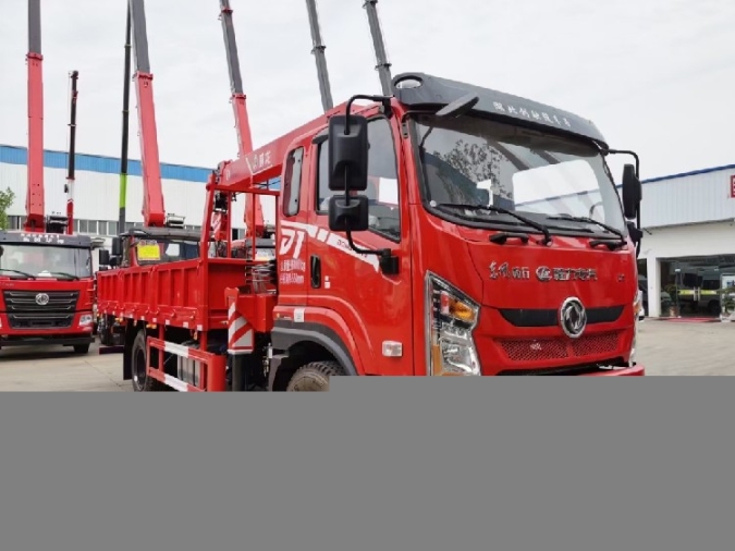 云南东风畅行D1随车吊商家,东风畅行180马力随车吊