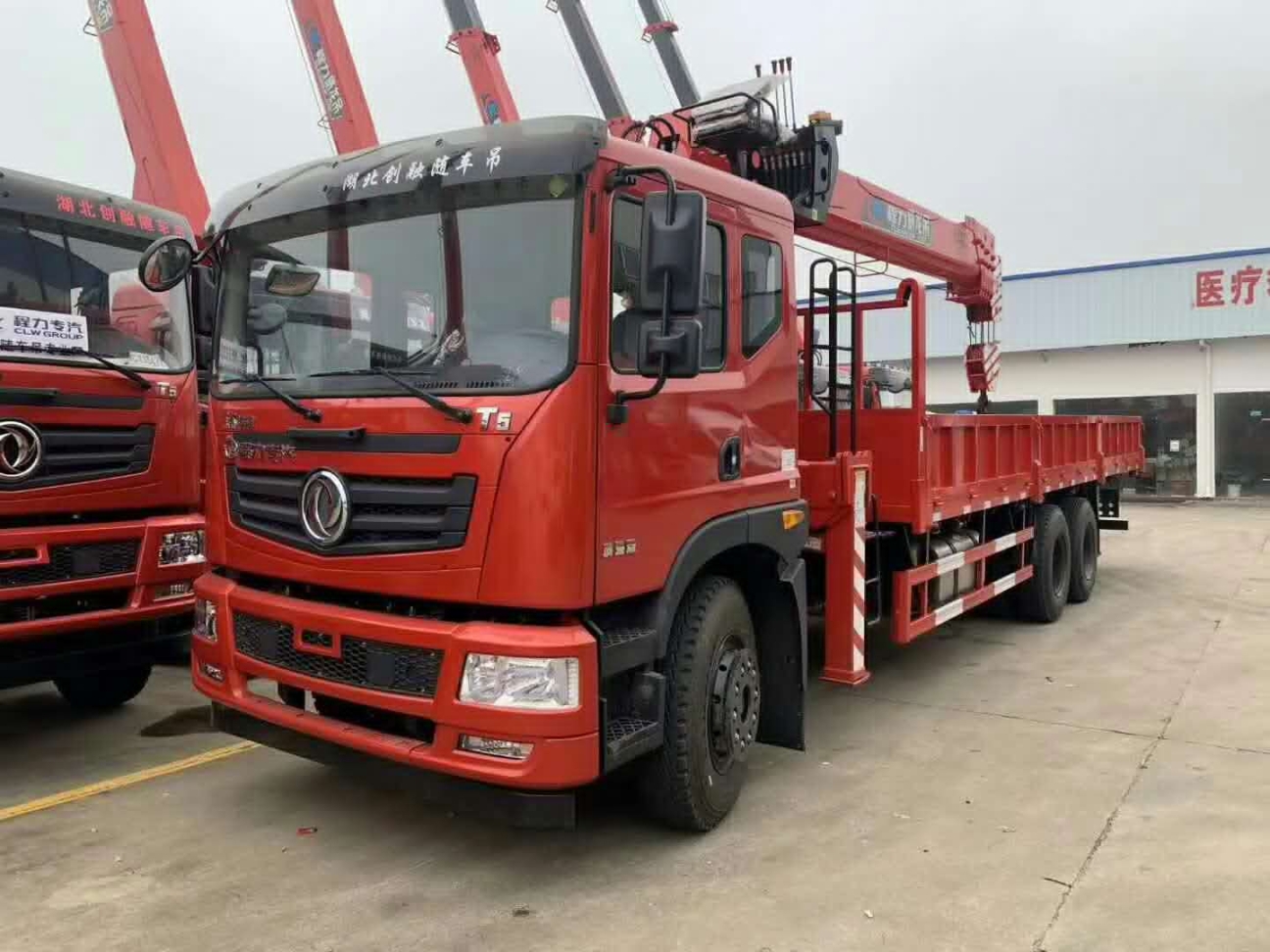 热门东风华神T5后八轮随车起重运输车售后保障,起重举升运输车