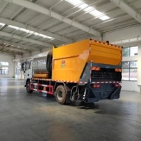 四川新款同步碎石封层车厂家陕汽德龙后八轮同步碎石封层车