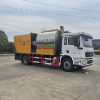 陕汽德龙后八轮同步碎石封层车,四川热门同步碎石封层车参数规格